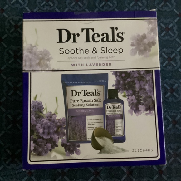 Dr Teal’s Soothe & Sleep Epsom Salt Soak and Foaming Bath with Lavender - Picture 4 of 6